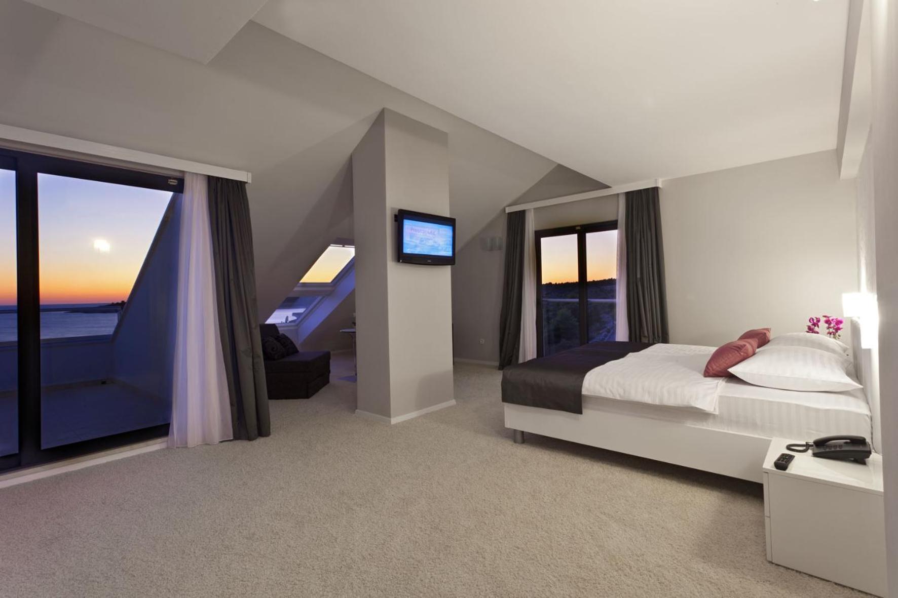 Boutique Hotel Life Рогозница Екстериор снимка