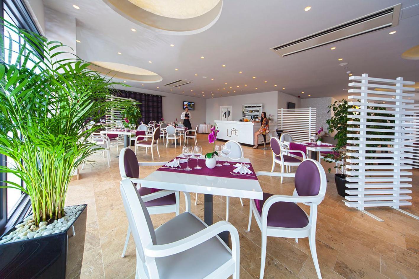 Boutique Hotel Life Рогозница Екстериор снимка