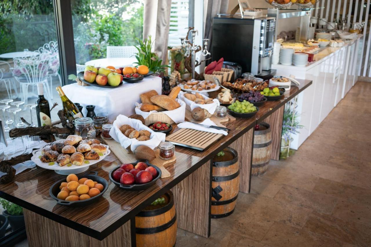 Boutique Hotel Life Рогозница Екстериор снимка