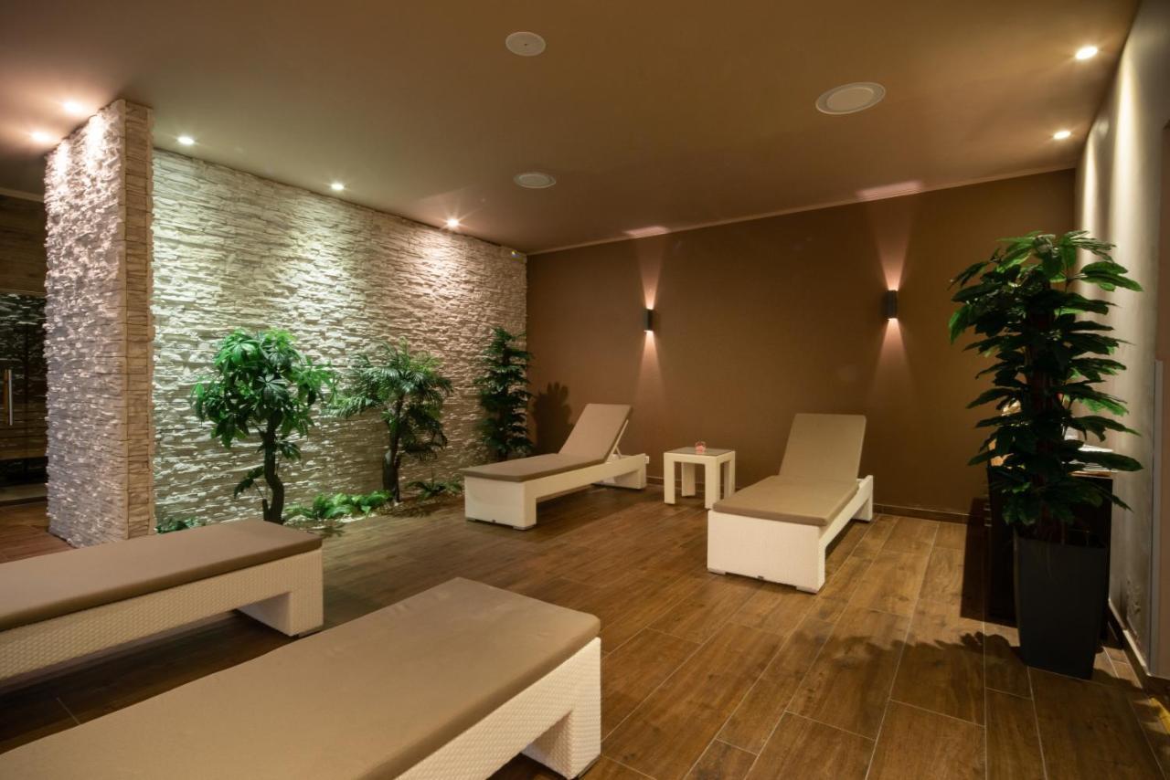 Boutique Hotel Life Рогозница Екстериор снимка